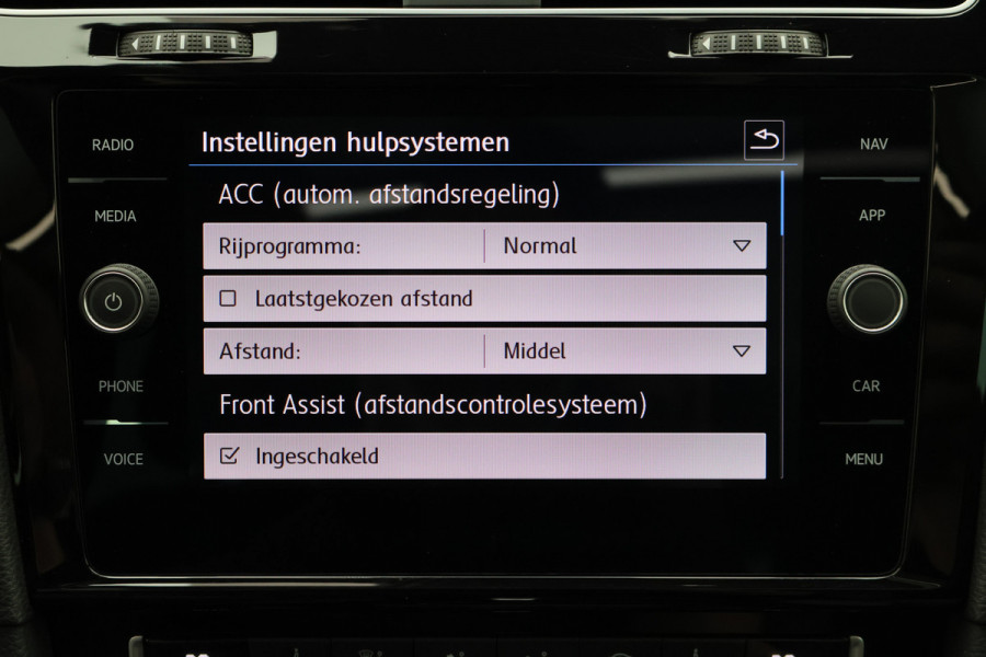 Volkswagen Golf Variant 1.5 TSI Highline Business R Panoramadak, LED, Camera, Virtual Cockpit, Trekhaak