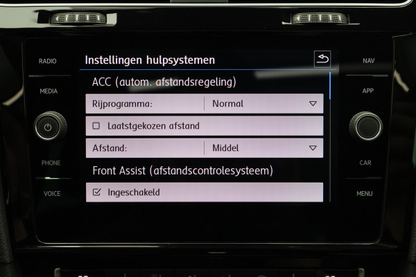 Volkswagen Golf Variant 1.5 TSI Highline Business R Panoramadak, LED, Camera, Virtual Cockpit, Trekhaak
