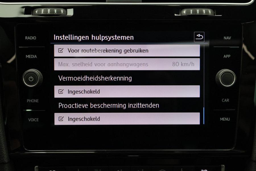 Volkswagen Golf Variant 1.5 TSI Highline Business R Panoramadak, LED, Camera, Virtual Cockpit, Trekhaak