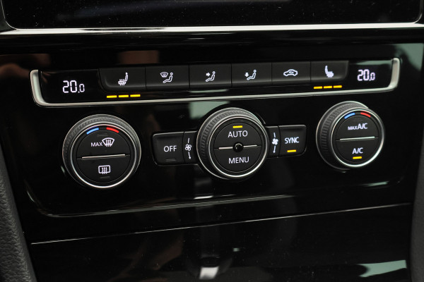 Volkswagen Golf Variant 1.5 TSI Highline Business R Panoramadak, LED, Camera, Virtual Cockpit, Trekhaak