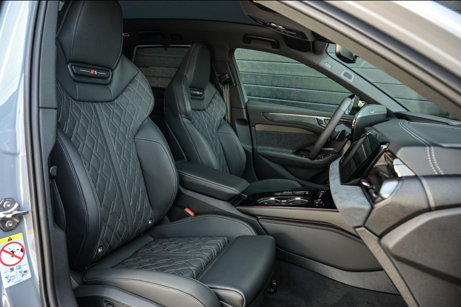 Audi A6 Avant 2.0 e-hybrid quattro S edition Competition | 5 Jaar garantie | Achterasbesturing | B&O | Carbon inleg | Stoelventilatie en Massage | Luchtvering | Panoramadak | Soft close | Keyless | Head-up | 360 camera | Passagiers Display |