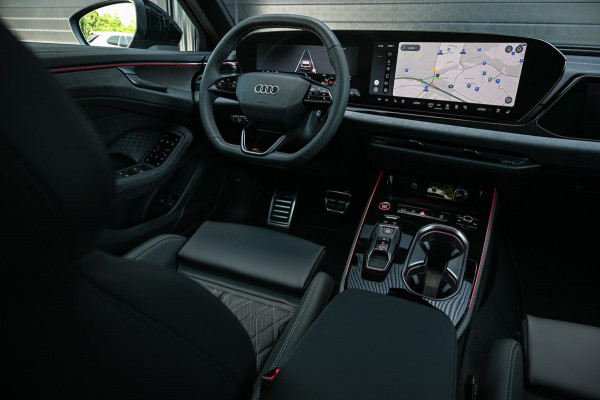 Audi A6 Avant 2.0 e-hybrid quattro S edition Competition | 5 Jaar garantie | Achterasbesturing | B&O | Carbon inleg | Stoelventilatie en Massage | Luchtvering | Panoramadak | Soft close | Keyless | Head-up | 360 camera | Passagiers Display |