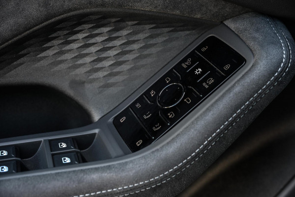 Audi A6 Avant 2.0 e-hybrid quattro S edition Competition | 5 Jaar garantie | Achterasbesturing | B&O | Carbon inleg | Stoelventilatie en Massage | Luchtvering | Panoramadak | Soft close | Keyless | Head-up | 360 camera | Passagiers Display |