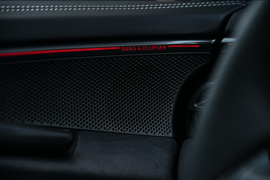 Audi A6 Avant 2.0 e-hybrid quattro S edition Competition | 5 Jaar garantie | Achterasbesturing | B&O | Carbon inleg | Stoelventilatie en Massage | Luchtvering | Panoramadak | Soft close | Keyless | Head-up | 360 camera | Passagiers Display |