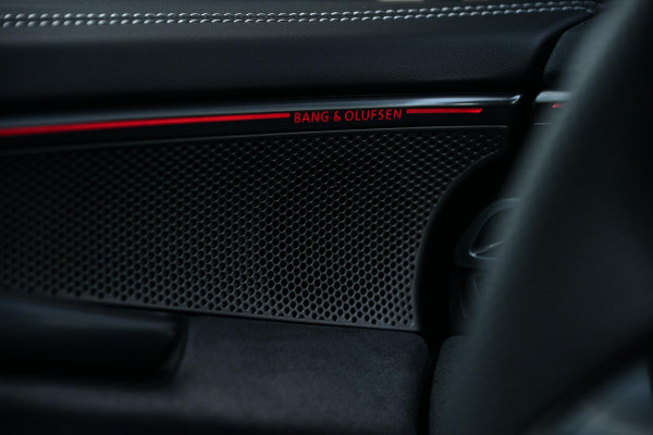 Audi A6 Avant 2.0 e-hybrid quattro S edition Competition | 5 Jaar garantie | Achterasbesturing | B&O | Carbon inleg | Stoelventilatie en Massage | Luchtvering | Panoramadak | Soft close | Keyless | Head-up | 360 camera | Passagiers Display |
