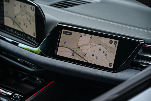 Audi A6 Avant 2.0 e-hybrid quattro S edition Competition | 5 Jaar garantie | Achterasbesturing | B&O | Carbon inleg | Stoelventilatie en Massage | Luchtvering | Panoramadak | Soft close | Keyless | Head-up | 360 camera | Passagiers Display |