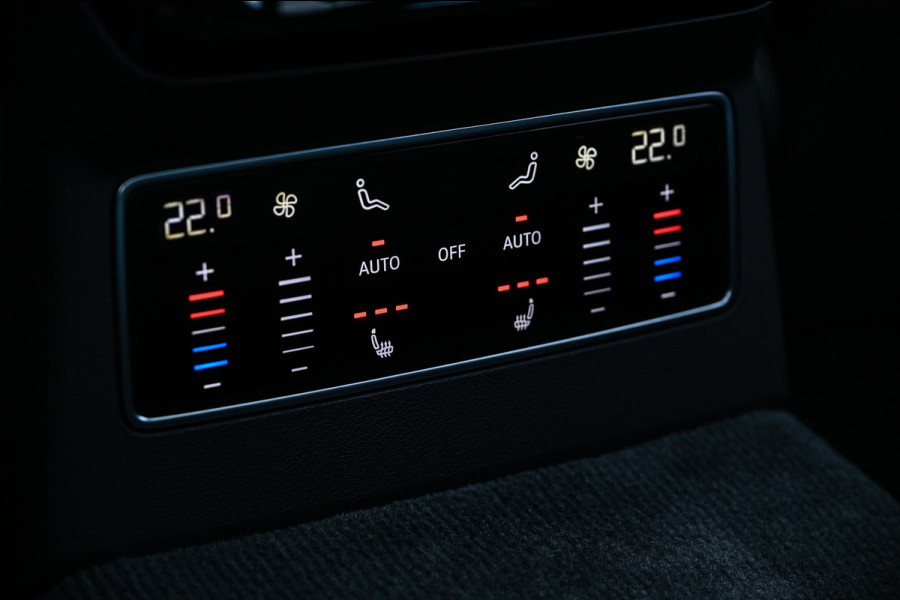 Audi A6 Avant 2.0 e-hybrid quattro S edition Competition | 5 Jaar garantie | Achterasbesturing | B&O | Carbon inleg | Stoelventilatie en Massage | Luchtvering | Panoramadak | Soft close | Keyless | Head-up | 360 camera | Passagiers Display |