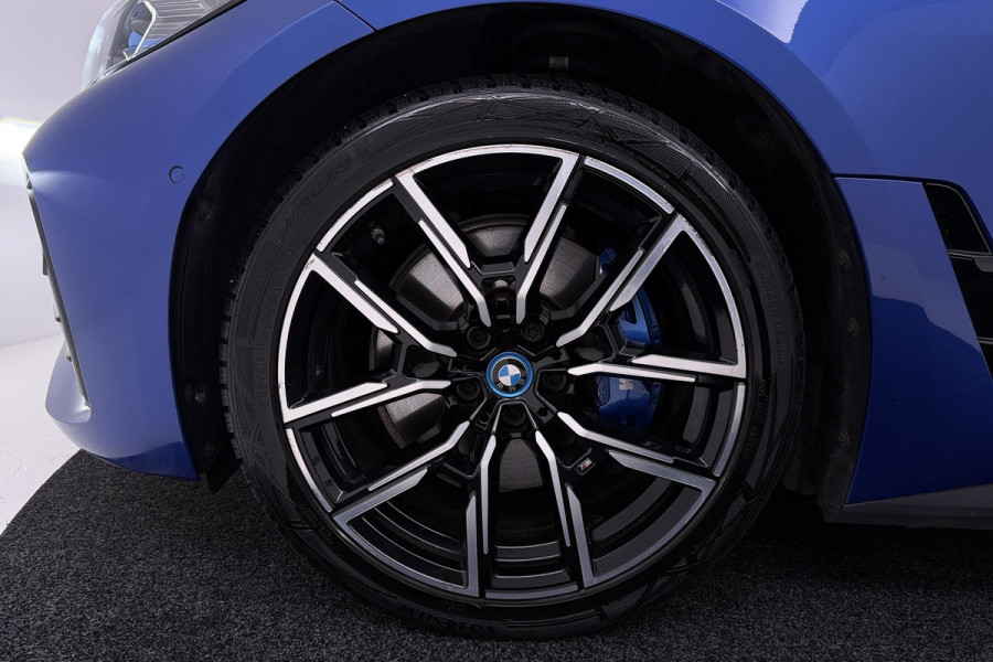 BMW i4 EDrive40 High Executive 84 kWh M-pakket( 1e Eig, Dealer OndH, Panorama, 360 Camera, Addpt Cruise, StoelV, Etc)