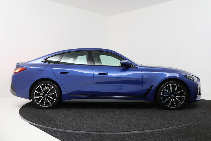BMW i4 EDrive40 High Executive 84 kWh M-pakket( 1e Eig, Dealer OndH, Panorama, 360 Camera, Addpt Cruise, StoelV, Etc)