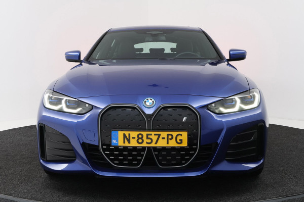BMW i4 EDrive40 High Executive 84 kWh M-pakket( 1e Eig, Dealer OndH, Panorama, 360 Camera, Addpt Cruise, StoelV, Etc)