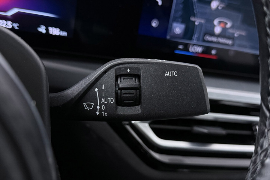 BMW i4 EDrive40 High Executive 84 kWh M-pakket( 1e Eig, Dealer OndH, Panorama, 360 Camera, Addpt Cruise, StoelV, Etc)
