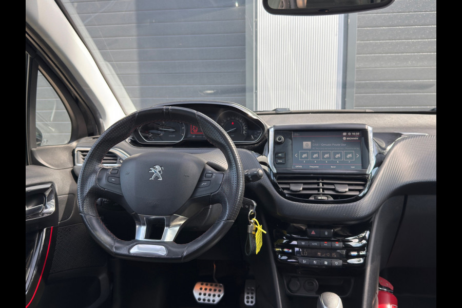Peugeot 208 1.2 PureTech GT-Line / AUTOMAAT / PANORAMA / CAM