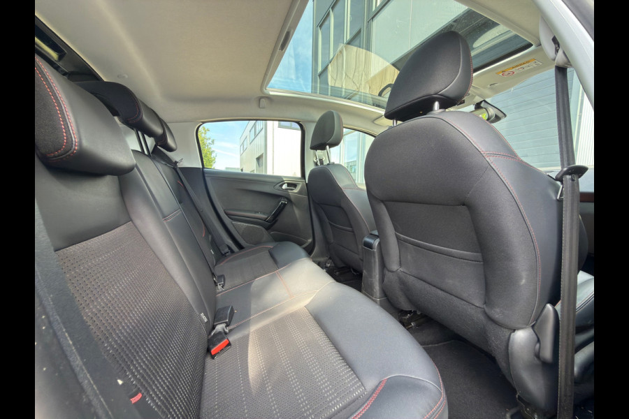 Peugeot 208 1.2 PureTech GT-Line / AUTOMAAT / PANORAMA / CAM