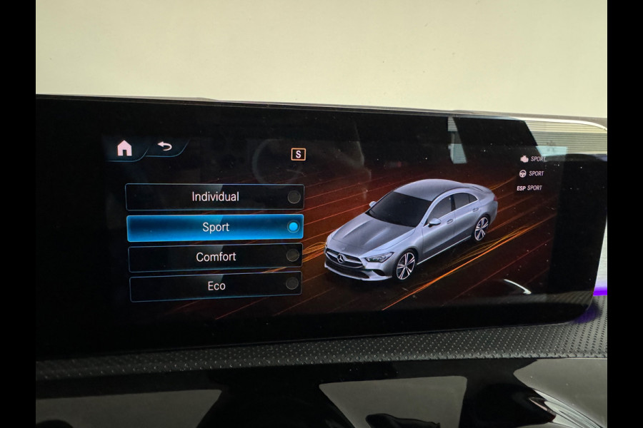 Mercedes-Benz CLA-Klasse 180 Premium+ AMG Pano|Memory|Sfeer