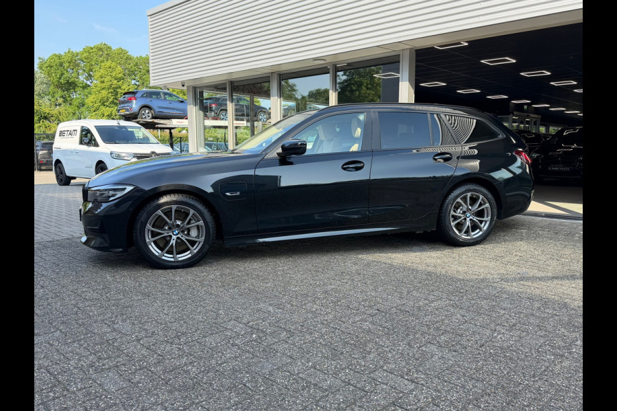BMW 3 Serie Touring 330e 293 Pk | Voll Leder | Navigatie | Camera | Cruise | Clima | Trekhaak.