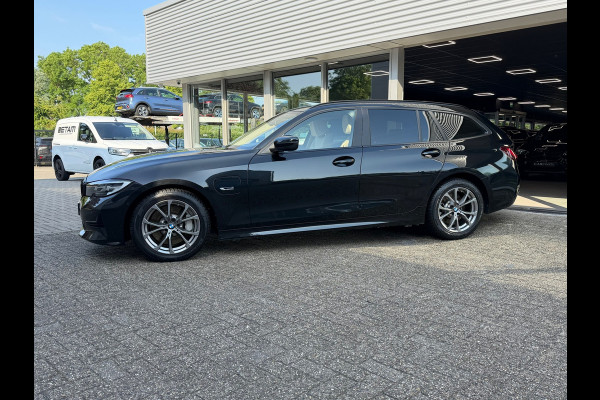 BMW 3 Serie Touring 330e 293 Pk | Voll Leder | Navigatie | Camera | Cruise | Clima | Trekhaak.