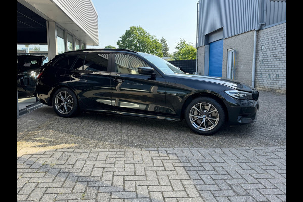 BMW 3 Serie Touring 330e 293 Pk | Voll Leder | Navigatie | Camera | Cruise | Clima | Trekhaak.