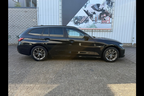BMW 3 Serie Touring 330e 293 Pk | Voll Leder | Navigatie | Camera | Cruise | Clima | Trekhaak.