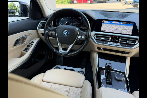 BMW 3 Serie Touring 330e 293 Pk | Voll Leder | Navigatie | Camera | Cruise | Clima | Trekhaak.