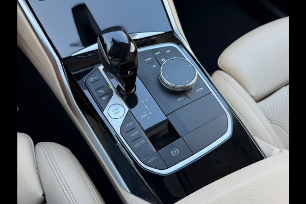 BMW 3 Serie Touring 330e 293 Pk | Voll Leder | Navigatie | Camera | Cruise | Clima | Trekhaak.