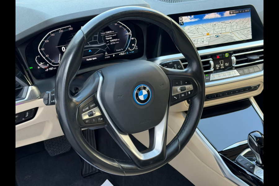 BMW 3 Serie Touring 330e 293 Pk | Voll Leder | Navigatie | Camera | Cruise | Clima | Trekhaak.