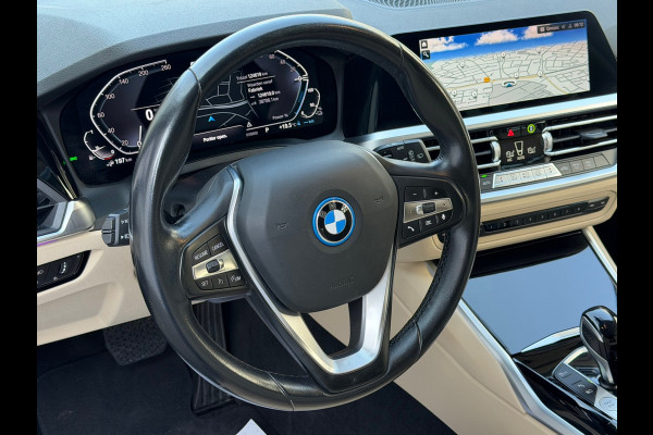 BMW 3 Serie Touring 330e 293 Pk | Voll Leder | Navigatie | Camera | Cruise | Clima | Trekhaak.