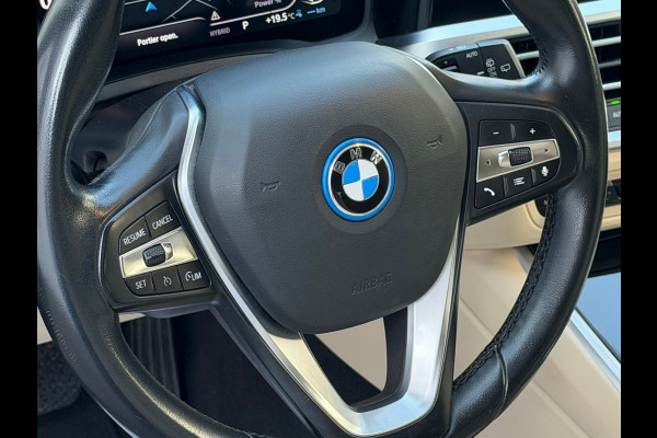 BMW 3 Serie Touring 330e 293 Pk | Voll Leder | Navigatie | Camera | Cruise | Clima | Trekhaak.