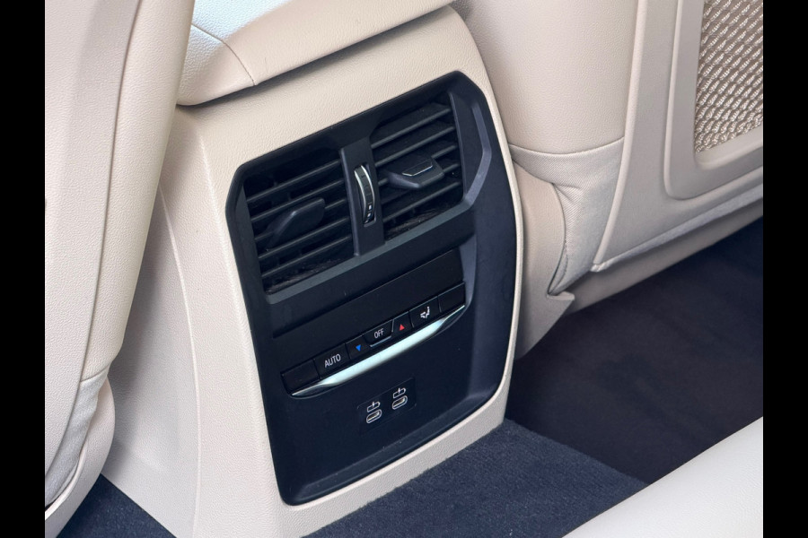 BMW 3 Serie Touring 330e 293 Pk | Voll Leder | Navigatie | Camera | Cruise | Clima | Trekhaak.