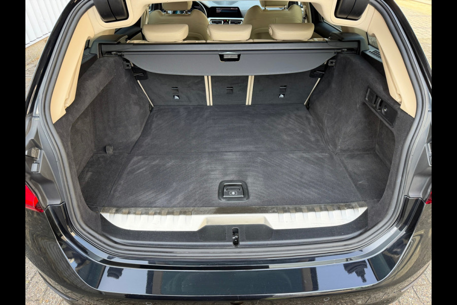 BMW 3 Serie Touring 330e 293 Pk | Voll Leder | Navigatie | Camera | Cruise | Clima | Trekhaak.