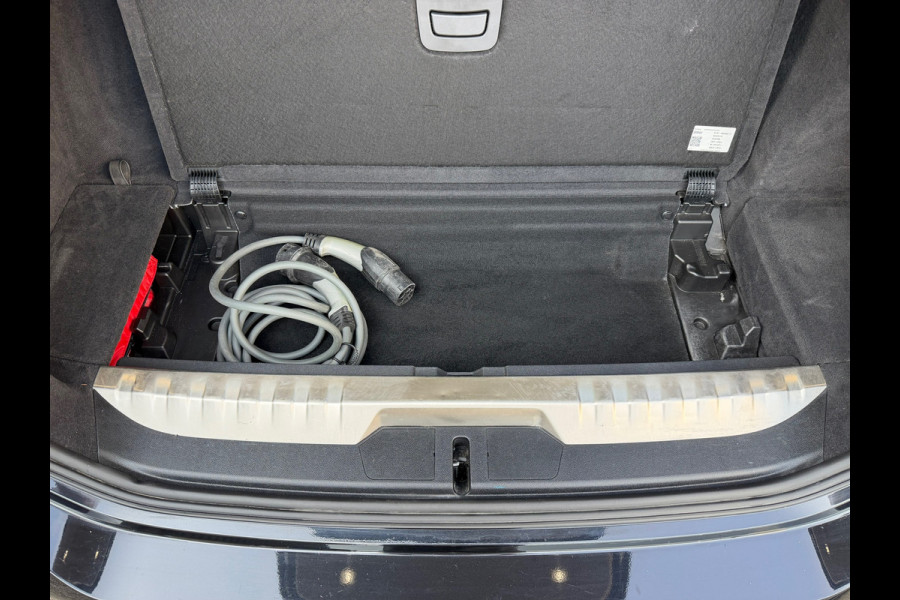 BMW 3 Serie Touring 330e 293 Pk | Voll Leder | Navigatie | Camera | Cruise | Clima | Trekhaak.
