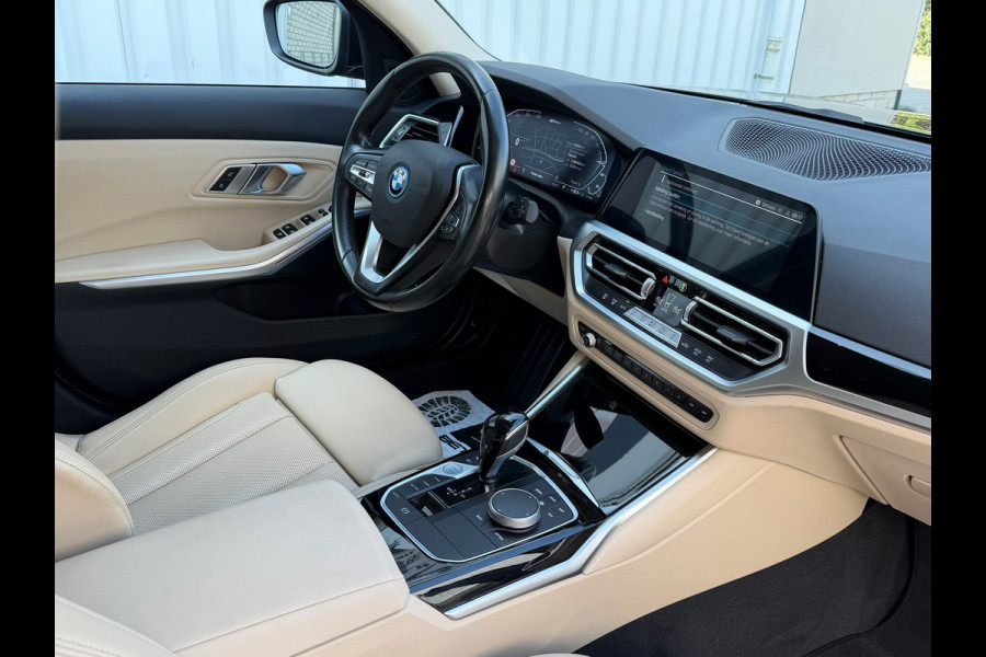 BMW 3 Serie Touring 330e 293 Pk | Voll Leder | Navigatie | Camera | Cruise | Clima | Trekhaak.