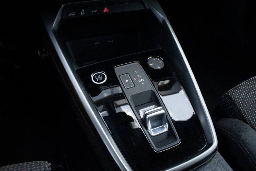 Audi A3 Sportback 45 TFSIe Sline Compt PANO CAMERA STOELVERWARMING