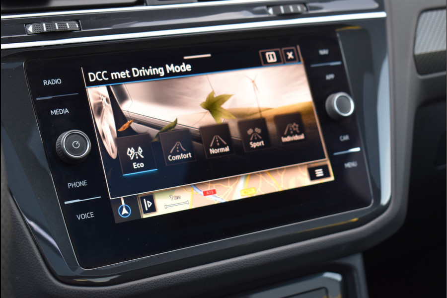 Volkswagen Tiguan 1.5 TSI R-Line 150 Pk HUD Pano IQ Lights Navi Camera Standkachel Trekhaak 20 Inch