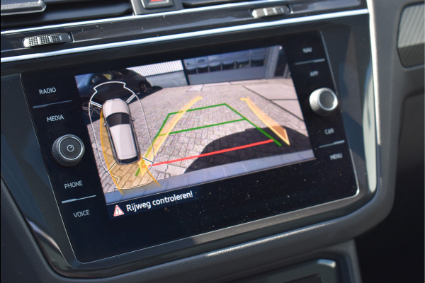 Volkswagen Tiguan 1.5 TSI R-Line 150 Pk HUD Pano IQ Lights Navi Camera Standkachel Trekhaak 20 Inch