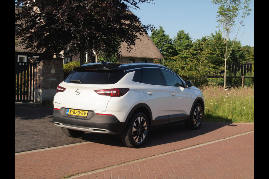 Opel Grandland X 1.2 Turbo Ultimate | Apple Carplay | Cruise Control | Parkeersensoren | Leder-pakket |