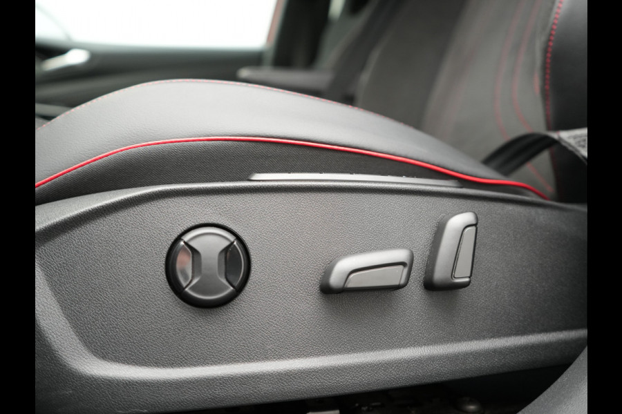 Volkswagen ID.4 GTX 4Motion 77 kWh 299pk Dealer O.H. | Adaptive Cruise | Head Up | 360 Camera | Alcantara Sportstoelen Massage & Memory | IQ Light | Sfeerverlichting | Keyless | Blis | Apple Carplay | Stuur Verwarmd | Navigatie | DAB |