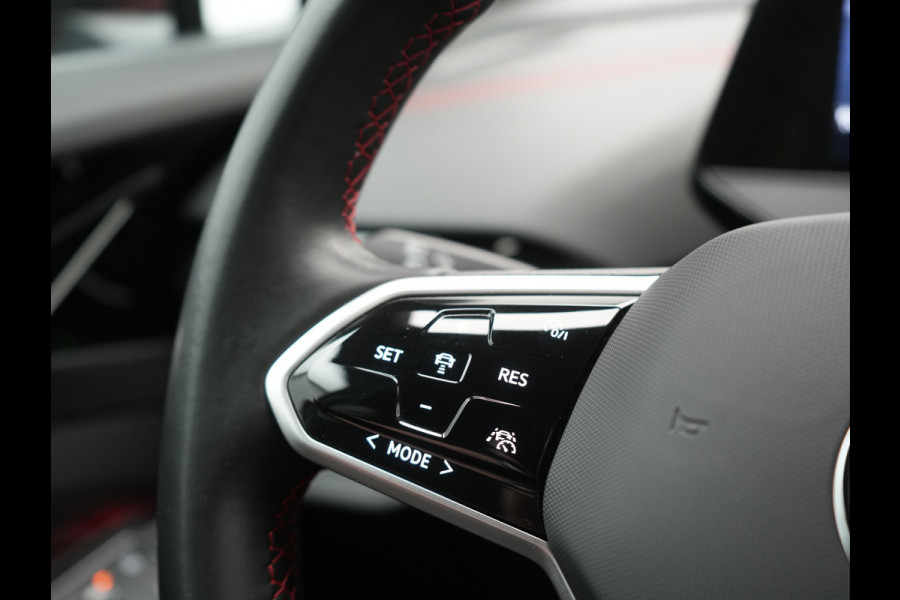 Volkswagen ID.4 GTX 4Motion 77 kWh 299pk Dealer O.H. | Adaptive Cruise | Head Up | 360 Camera | Alcantara Sportstoelen Massage & Memory | IQ Light | Sfeerverlichting | Keyless | Blis | Apple Carplay | Stuur Verwarmd | Navigatie | DAB |
