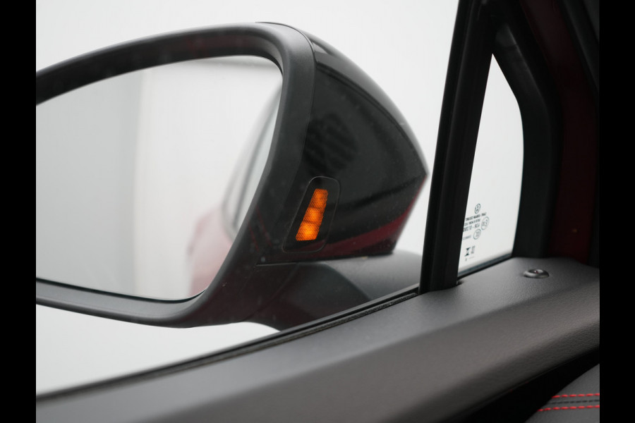Volkswagen ID.4 GTX 4Motion 77 kWh 299pk Dealer O.H. | Adaptive Cruise | Head Up | 360 Camera | Alcantara Sportstoelen Massage & Memory | IQ Light | Sfeerverlichting | Keyless | Blis | Apple Carplay | Stuur Verwarmd | Navigatie | DAB |