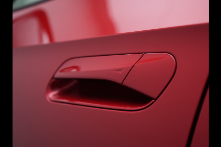 Volkswagen ID.4 GTX 4Motion 77 kWh 299pk Dealer O.H. | Adaptive Cruise | Head Up | 360 Camera | Alcantara Sportstoelen Massage & Memory | IQ Light | Sfeerverlichting | Keyless | Blis | Apple Carplay | Stuur Verwarmd | Navigatie | DAB |