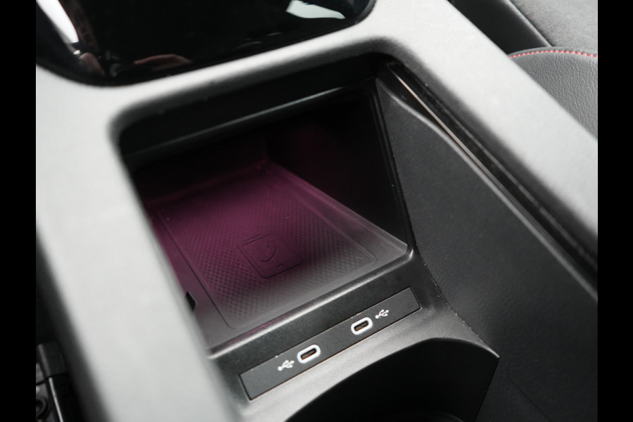 Volkswagen ID.4 GTX 4Motion 77 kWh 299pk Dealer O.H. | Adaptive Cruise | Head Up | 360 Camera | Alcantara Sportstoelen Massage & Memory | IQ Light | Sfeerverlichting | Keyless | Blis | Apple Carplay | Stuur Verwarmd | Navigatie | DAB |