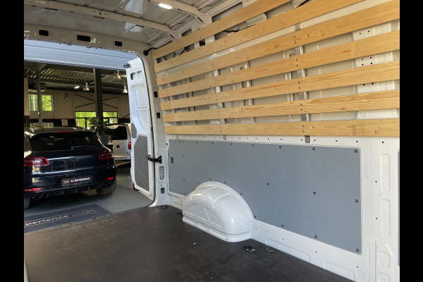 Volkswagen Crafter 35 2.0 TDI L4H3 NAVI AIRCO 140 PK AUTOMAAT CARPLAY