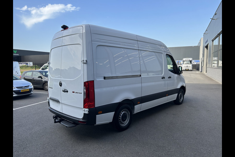 Mercedes-Benz Sprinter 315 CDI L2 H2 RWD Pro MBUX / Trekhaak / Camera / Cruise control / Airco / 270 Graden achterdeuren