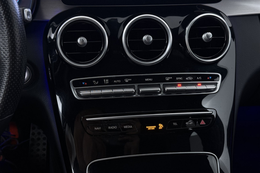 Mercedes-Benz C-Klasse Estate 200 Business Solution AMG (PANORAMADAK, SFEERVERLICHTING, MULTIBEAM KOPLAMPEN, DIGITALE COCKPIT)