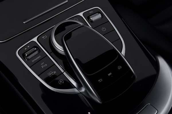 Mercedes-Benz C-Klasse Estate 200 Business Solution AMG (PANORAMADAK, SFEERVERLICHTING, MULTIBEAM KOPLAMPEN, DIGITALE COCKPIT)