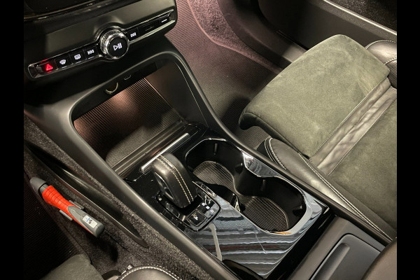 Volvo XC40 Recharge P8 AWD R-Design|89% SOH|1/2 LEDER|ELEK.TREKHAAK+ACHTERKLEP|ACC|STUUR+STOELVERW V+A|CARPLAY/ANDROID|NAP|NL|1EIG