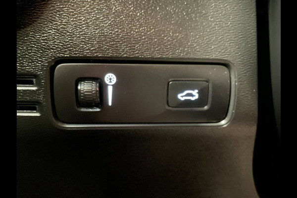 Volvo XC40 Recharge P8 AWD R-Design|89% SOH|1/2 LEDER|ELEK.TREKHAAK+ACHTERKLEP|ACC|STUUR+STOELVERW V+A|CARPLAY/ANDROID|NAP|NL|1EIG