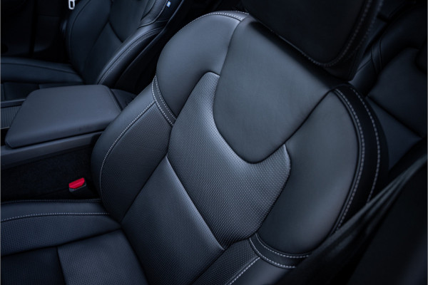 Volvo XC60 T6 Recharge Ultra Black Edition ** Facelift ** Trekhaak ** Harman/Kardon ** HUD ** Massage