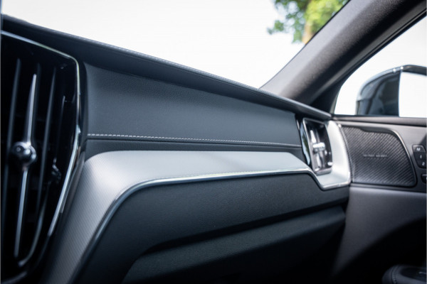 Volvo XC60 T6 Recharge Ultra Black Edition ** Facelift ** Trekhaak ** Harman/Kardon ** HUD ** Massage