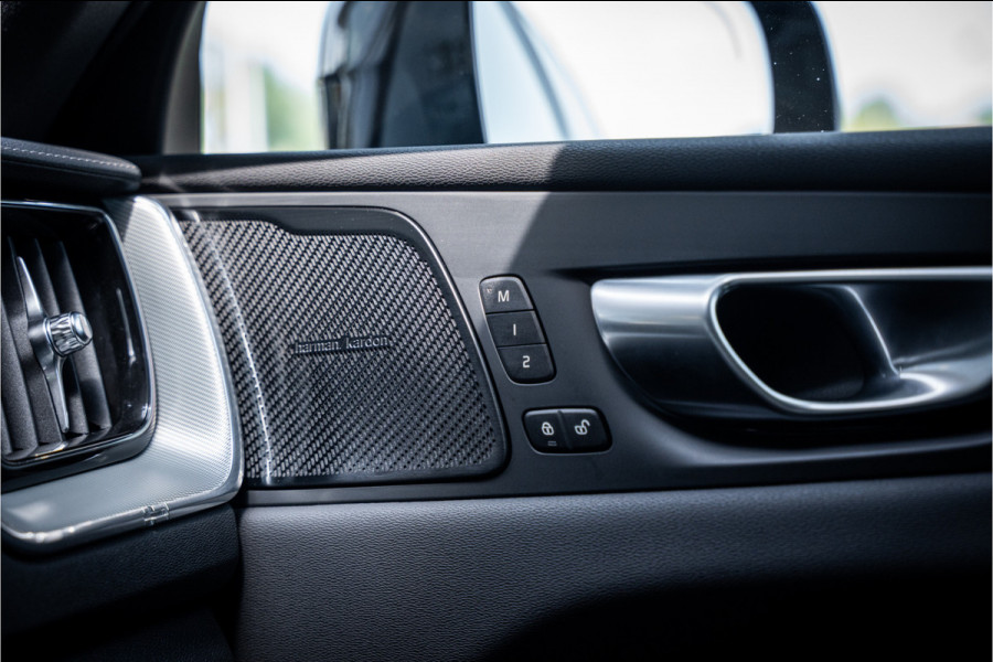 Volvo XC60 T6 Recharge Ultra Black Edition ** Facelift ** Trekhaak ** Harman/Kardon ** HUD ** Massage