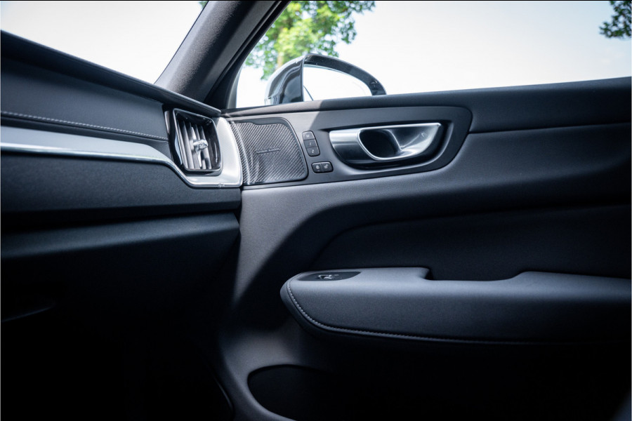 Volvo XC60 T6 Recharge Ultra Black Edition ** Facelift ** Trekhaak ** Harman/Kardon ** HUD ** Massage